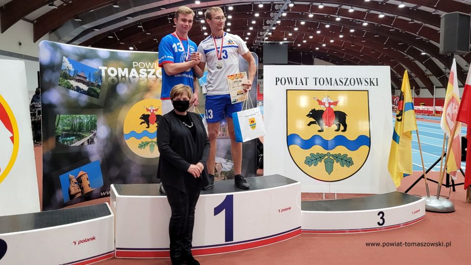Zdjęcie z II Olimpiady Dzieci i Młodzieży Powiatu Tomaszowskiego w Lekkiej Atletyce, która odbyła się we wtorek, 30 listopada 2021 roku w Centralnym Ośrodku Sportu w Spale 