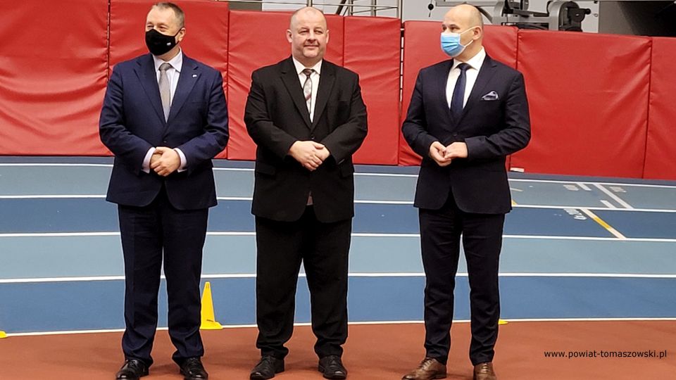 Zdjęcie z II Olimpiady Dzieci i Młodzieży Powiatu Tomaszowskiego w Lekkiej Atletyce, która odbyła się we wtorek, 30 listopada 2021 roku w Centralnym Ośrodku Sportu w Spale 