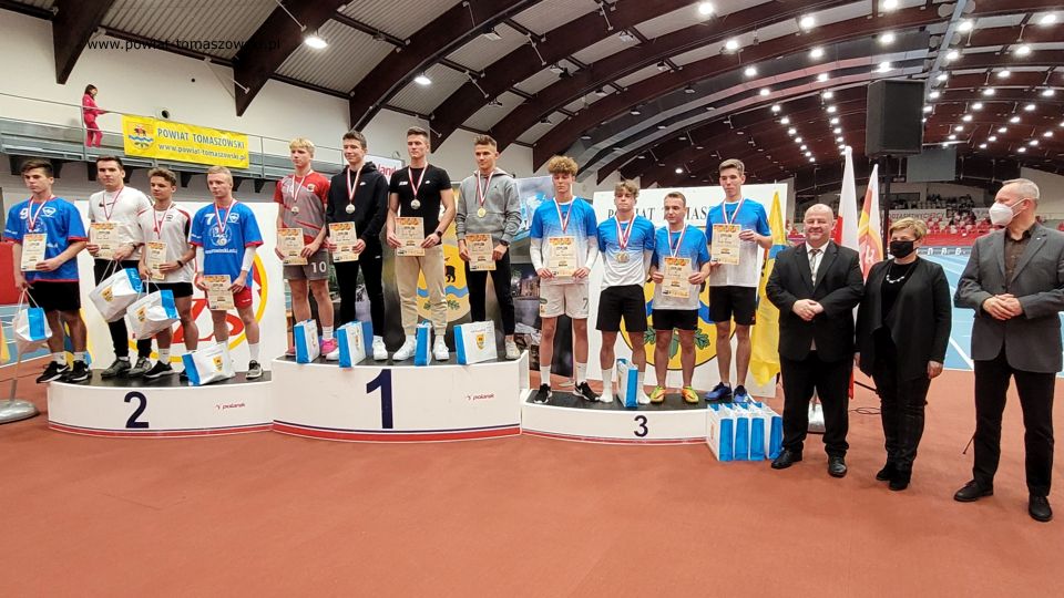 Zdjęcie z II Olimpiady Dzieci i Młodzieży Powiatu Tomaszowskiego w Lekkiej Atletyce, która odbyła się we wtorek, 30 listopada 2021 roku w Centralnym Ośrodku Sportu w Spale 