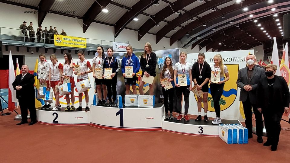 Zdjęcie z II Olimpiady Dzieci i Młodzieży Powiatu Tomaszowskiego w Lekkiej Atletyce, która odbyła się we wtorek, 30 listopada 2021 roku w Centralnym Ośrodku Sportu w Spale 