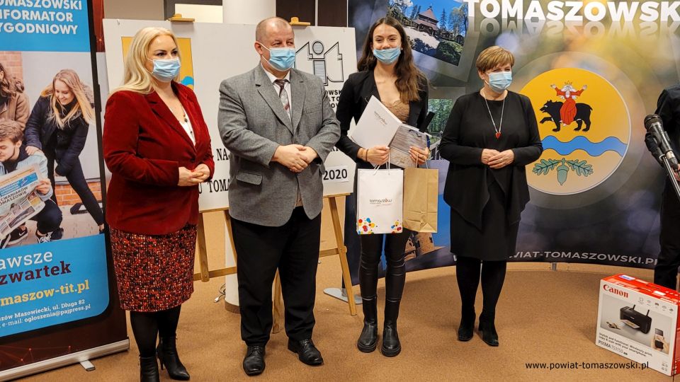 Zdjęcie z podsumowania 29. Plebiscyt na Najlepszego Sportowca Powiatu Tomaszowskiego, które odbyło się w piątek, 17 grudnia 2021 roku, w sali konferencyjnej Starostwa Powiatowego w Tomaszowie Mazowieckim