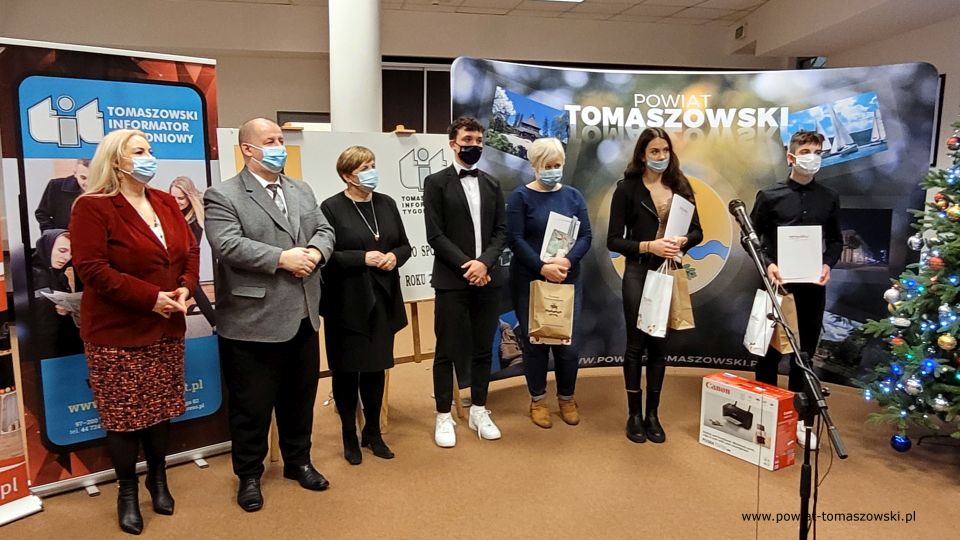 Zdjęcie z podsumowania 29. Plebiscyt na Najlepszego Sportowca Powiatu Tomaszowskiego, które odbyło się w piątek, 17 grudnia 2021 roku, w sali konferencyjnej Starostwa Powiatowego w Tomaszowie Mazowieckim
