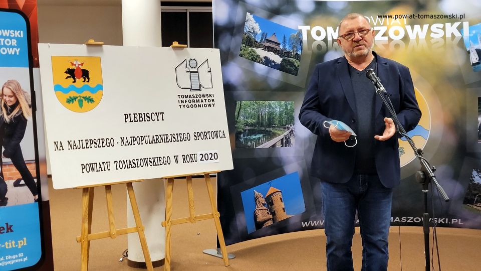 Zdjęcie z podsumowania 29. Plebiscyt na Najlepszego Sportowca Powiatu Tomaszowskiego, które odbyło się w piątek, 17 grudnia 2021 roku, w sali konferencyjnej Starostwa Powiatowego w Tomaszowie Mazowieckim