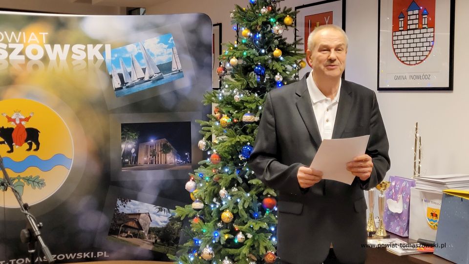 Zdjęcie z podsumowania 29. Plebiscyt na Najlepszego Sportowca Powiatu Tomaszowskiego, które odbyło się w piątek, 17 grudnia 2021 roku, w sali konferencyjnej Starostwa Powiatowego w Tomaszowie Mazowieckim