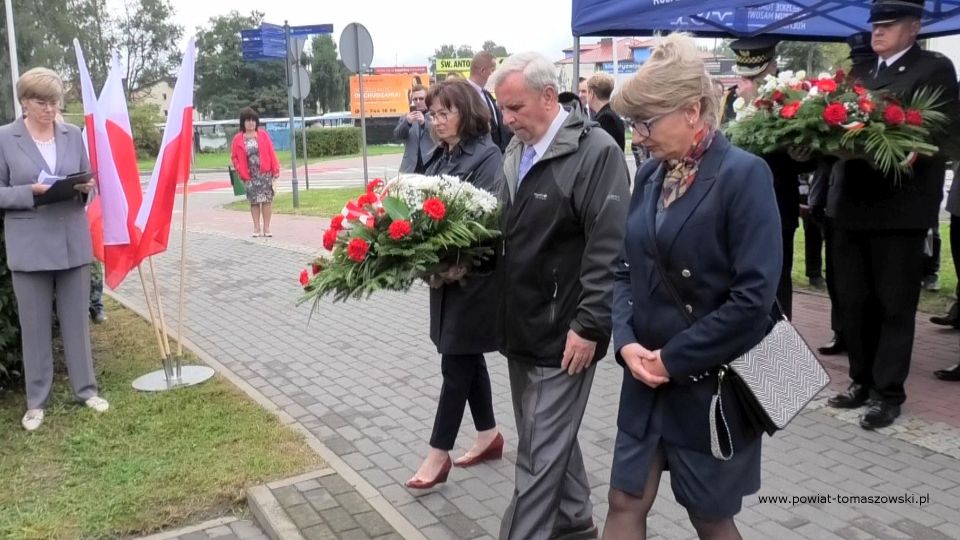 Na zdjęciu: zdjęcie z obchodów 82. Rocznicy agresji Związku Radzieckiego na Polskę i Światowego Dnia Sybiraka, które odbyły się w piątek, 17 września 2021 roku, w Tomaszowie Mazowieckim