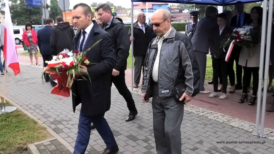 Na zdjęciu: zdjęcie z obchodów 82. Rocznicy agresji Związku Radzieckiego na Polskę i Światowego Dnia Sybiraka, które odbyły się w piątek, 17 września 2021 roku, w Tomaszowie Mazowieckim