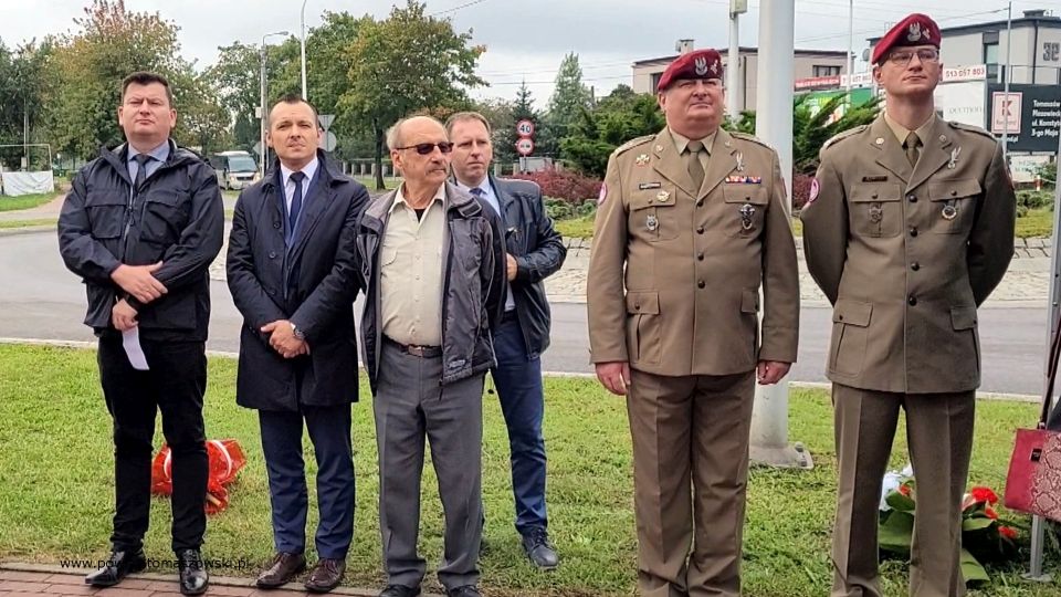 Na zdjęciu: zdjęcie z obchodów 82. Rocznicy agresji Związku Radzieckiego na Polskę i Światowego Dnia Sybiraka, które odbyły się w piątek, 17 września 2021 roku, w Tomaszowie Mazowieckim
