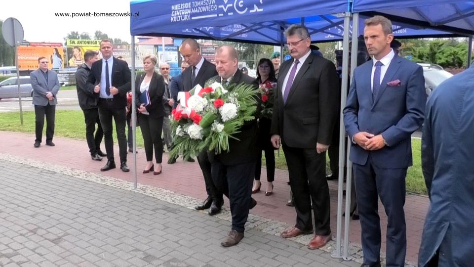 Na zdjęciu: zdjęcie z obchodów 82. Rocznicy agresji Związku Radzieckiego na Polskę i Światowego Dnia Sybiraka, które odbyły się w piątek, 17 września 2021 roku, w Tomaszowie Mazowieckim