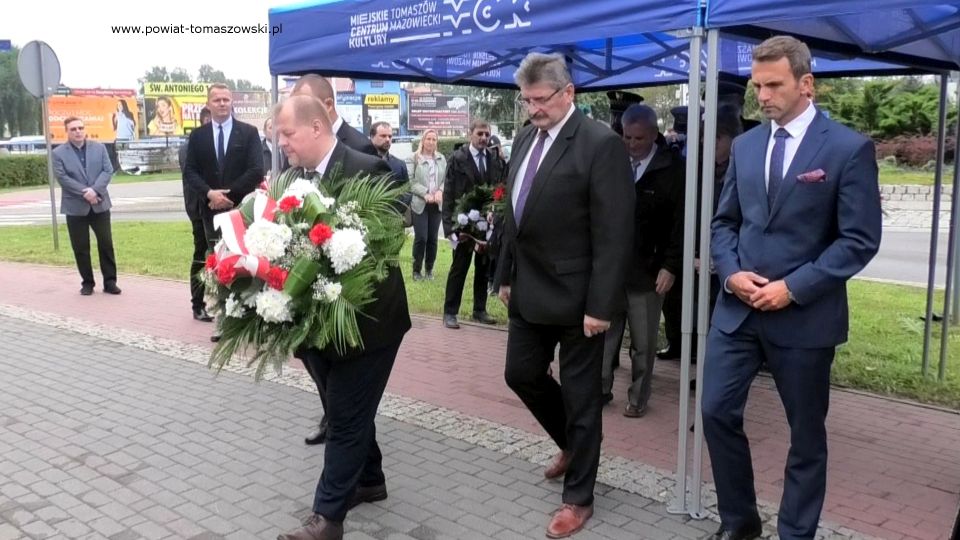 Na zdjęciu: zdjęcie z obchodów 82. Rocznicy agresji Związku Radzieckiego na Polskę i Światowego Dnia Sybiraka, które odbyły się w piątek, 17 września 2021 roku, w Tomaszowie Mazowieckim