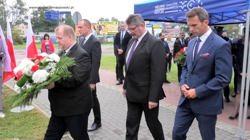 Na zdjęciu: zdjęcie z obchodów 82. Rocznicy agresji Związku Radzieckiego na Polskę i Światowego Dnia Sybiraka, które odbyły się w piątek, 17 września 2021 roku, w Tomaszowie Mazowieckim