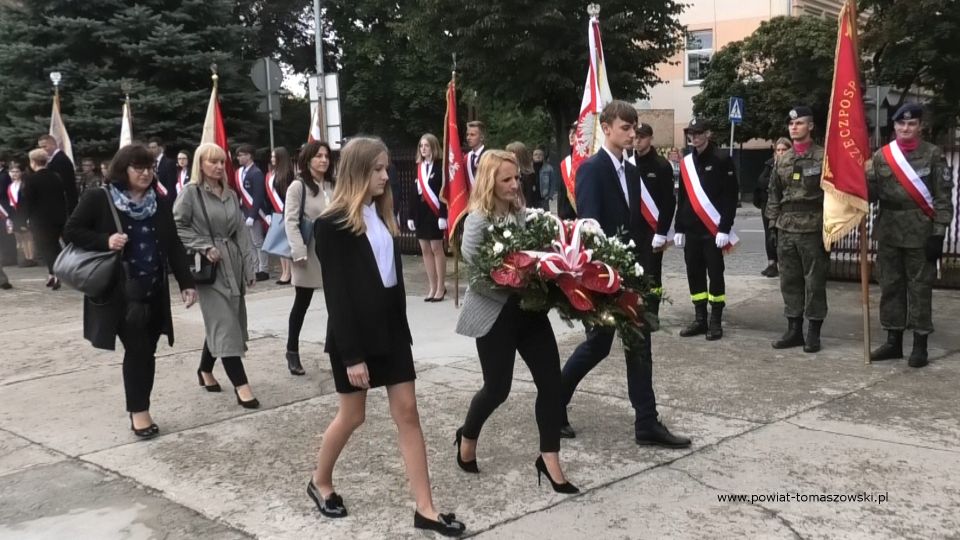 Na zdjęciu: zdjęcie z obchodów 82. Rocznicy agresji Związku Radzieckiego na Polskę i Światowego Dnia Sybiraka, które odbyły się w piątek, 17 września 2021 roku, w Tomaszowie Mazowieckim