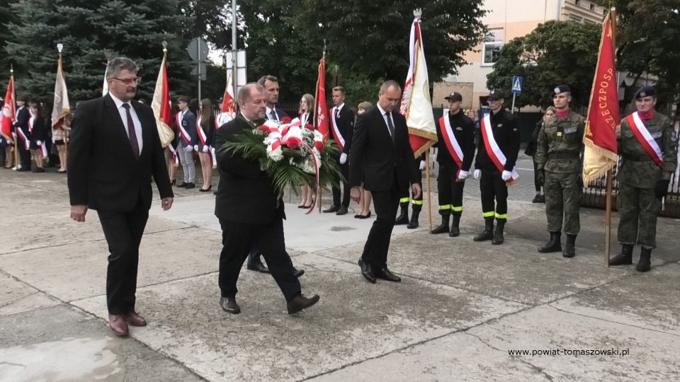 Na zdjęciu: zdjęcie z obchodów 82. Rocznicy agresji Związku Radzieckiego na Polskę i Światowego Dnia Sybiraka, które odbyły się w piątek, 17 września 2021 roku, w Tomaszowie Mazowieckim