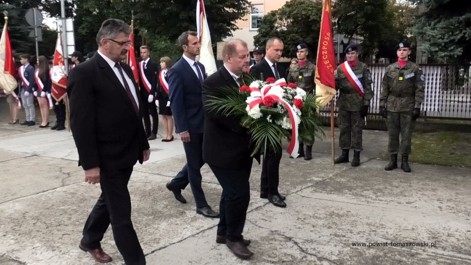 Na zdjęciu: zdjęcie z obchodów 82. Rocznicy agresji Związku Radzieckiego na Polskę i Światowego Dnia Sybiraka, które odbyły się w piątek, 17 września 2021 roku, w Tomaszowie Mazowieckim