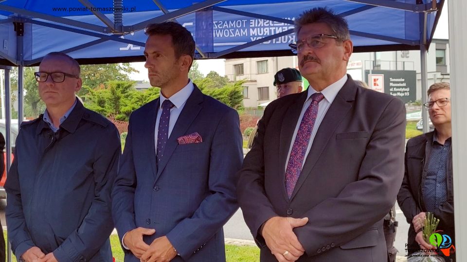 Na zdjęciu: zdjęcie z obchodów 82. Rocznicy agresji Związku Radzieckiego na Polskę i Światowego Dnia Sybiraka, które odbyły się w piątek, 17 września 2021 roku, w Tomaszowie Mazowieckim
