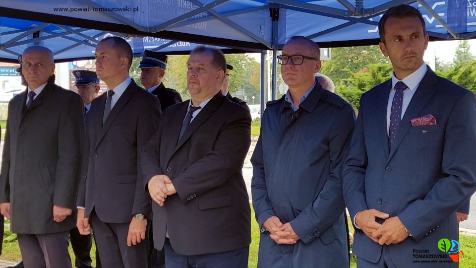Na zdjęciu: zdjęcie z obchodów 82. Rocznicy agresji Związku Radzieckiego na Polskę i Światowego Dnia Sybiraka, które odbyły się w piątek, 17 września 2021 roku, w Tomaszowie Mazowieckim