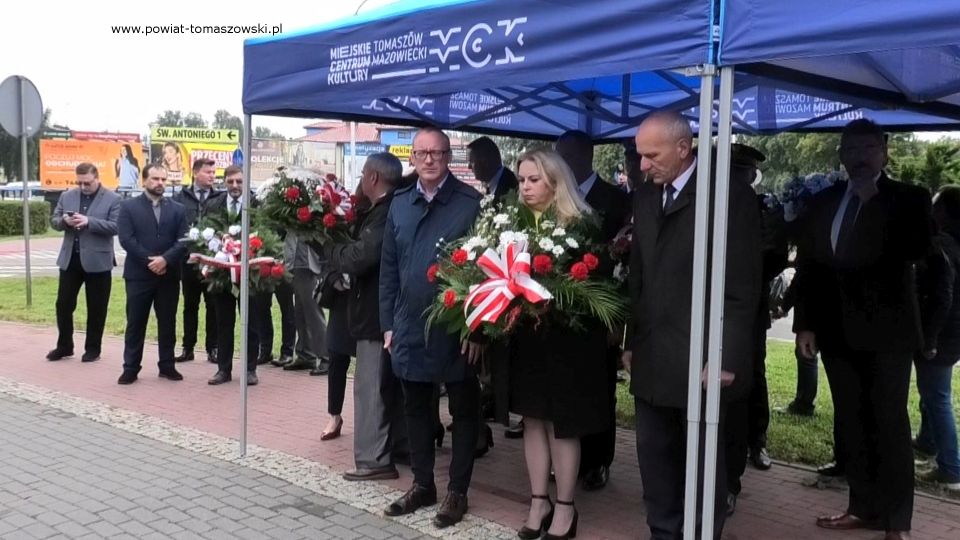 Na zdjęciu: zdjęcie z obchodów 82. Rocznicy agresji Związku Radzieckiego na Polskę i Światowego Dnia Sybiraka, które odbyły się w piątek, 17 września 2021 roku, w Tomaszowie Mazowieckim