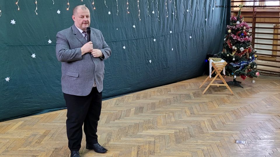 Zdjęcie ze spotkania wigilijnego, które odbyło się w piątek, 17 grudnia 2021 roku w Katolickiej Szkole Podstawowej w Tomaszowie Mazowieckim przy ulicy Warszawskiej