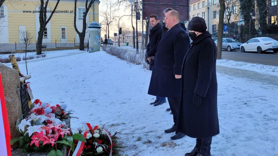 Na zdjęciu: uczestnicy obchodów Narodowego Dnia Zwycięskiego Powstania Wielkopolskiego, które odbyły się w poniedziałek,  27 grudnia 2021 roku, w Tomaszowie Mazowieckim