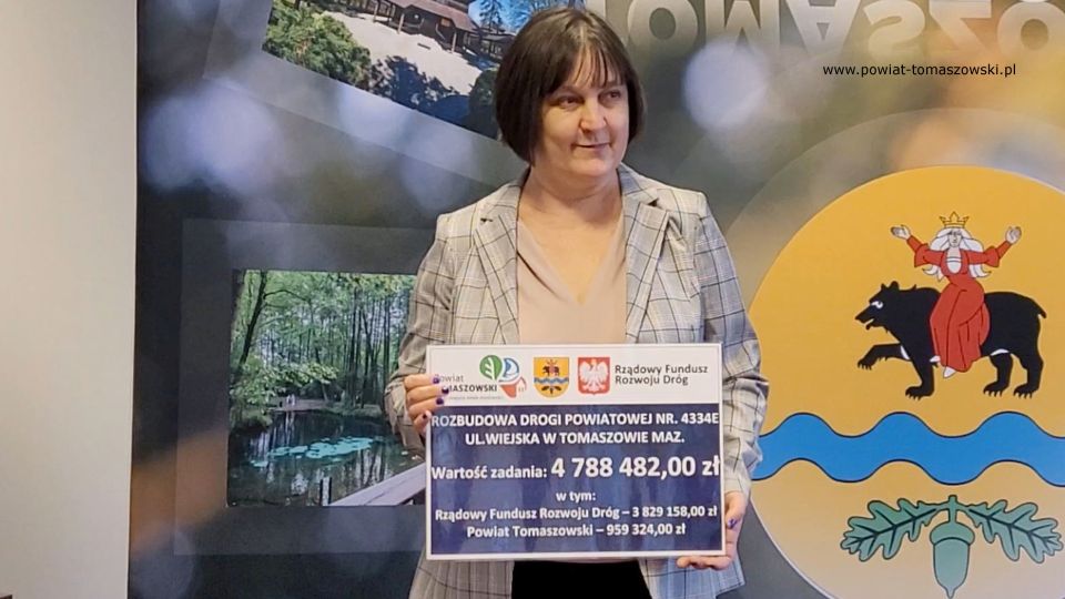 Na zdjęciu: Elżbieta Rudzka – dyrektor Zarządu Dróg Powiatowych, podczas konferencji prasowej, która odbyła się w sali konferencyjnej w Starostwie Powiatowym w Tomaszowie Mazowieckim w piątek, 18 lutego 2022 roku Na zdjęciu: Elżbieta Rudzka – dyrektor Zarządu Dróg Powiatowych, podczas konferencji prasowej, która odbyła się w sali konferencyjnej w Starostwie Powiatowym w Tomaszowie Mazowieckim w piątek, 18 lutego 2022 roku