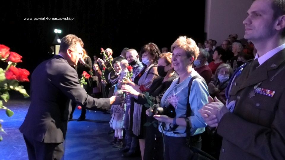 Zdjęcie z koncertu Orkiestry Koncertowej Reprezentacyjnego Zespołu Artystycznego Wojska Polskiego, który odbył się z okazji Dnia Kobiet w piątek, 11 marca 2022 roku, w sali koncertowej w Powiatowym Centrum Animacji Społecznej w Tomaszowie Mazowieckim Zdjęcie z koncertu Orkiestry Koncertowej Reprezentacyjnego Zespołu Artystycznego Wojska Polskiego, który odbył się z okazji Dnia Kobiet w piątek, 11 marca 2022 roku, w sali koncertowej w Powiatowym Centrum Animacji Społecznej w Tomaszowie Mazowieckim
