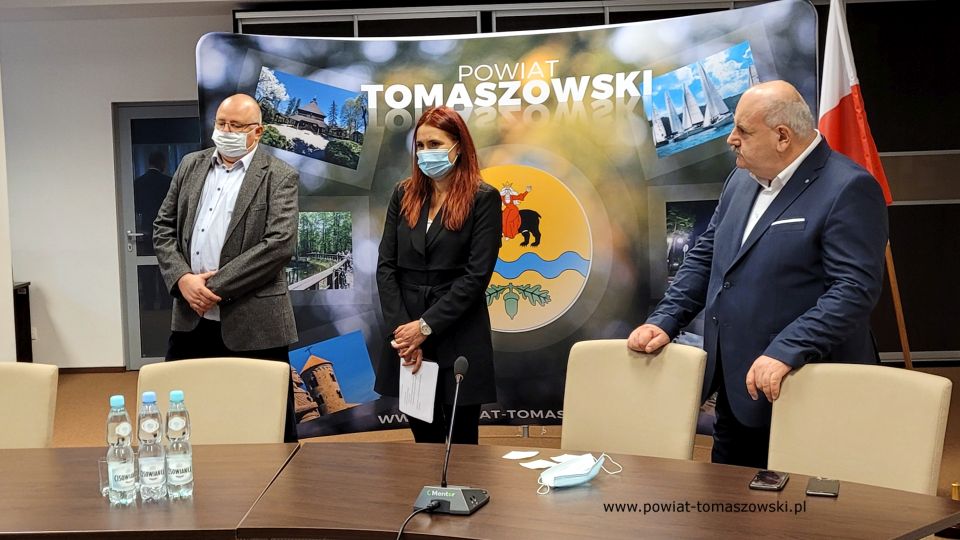 Na zdjęciu: zdjęcie z konferencji, która odbyła się w środę, 13 października 2021 roku w sali konferencyjnej Starostwa Powiatowego w Tomaszowie Mazowieckim, zorganizowana z okazji obchodów Światowego Dnia Ochrony Zdrowia Psychicznego 