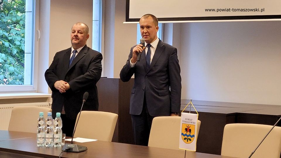 Na zdjęciu: zdjęcie z konferencji, która odbyła się w środę, 13 października 2021 roku w sali konferencyjnej Starostwa Powiatowego w Tomaszowie Mazowieckim, zorganizowana z okazji obchodów Światowego Dnia Ochrony Zdrowia Psychicznego 