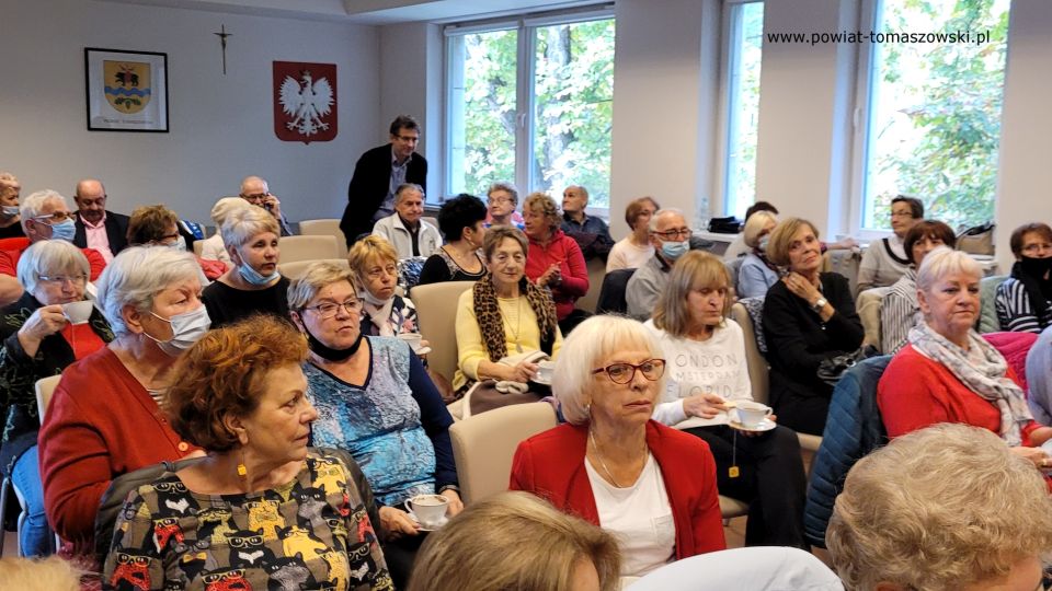 Na zdjęciu: zdjęcie z konferencji, która odbyła się w środę, 13 października 2021 roku w sali konferencyjnej Starostwa Powiatowego w Tomaszowie Mazowieckim, zorganizowana z okazji obchodów Światowego Dnia Ochrony Zdrowia Psychicznego 