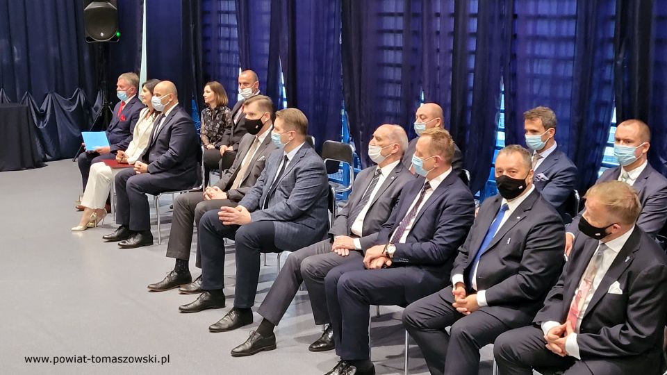 Na zdjęciu: zdjęcie ze spotkania o tematyce „Rozwój oświaty w Powiecie Tomaszowskim”, z udziałem Przemysława Czarnka – Ministra Edukacji i Nauki, które odbyło się 20 września 2021 roku w Zespole Szkół Ponadpodstawowych nr 1 im. Tadeusza Kościuszki w Tomaszowie Mazowieckim