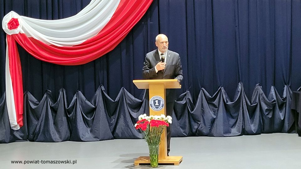 Na zdjęciu: zdjęcie ze spotkania o tematyce „Rozwój oświaty w Powiecie Tomaszowskim”, z udziałem Przemysława Czarnka – Ministra Edukacji i Nauki, które odbyło się 20 września 2021 roku w Zespole Szkół Ponadpodstawowych nr 1 im. Tadeusza Kościuszki w Tomaszowie Mazowieckim