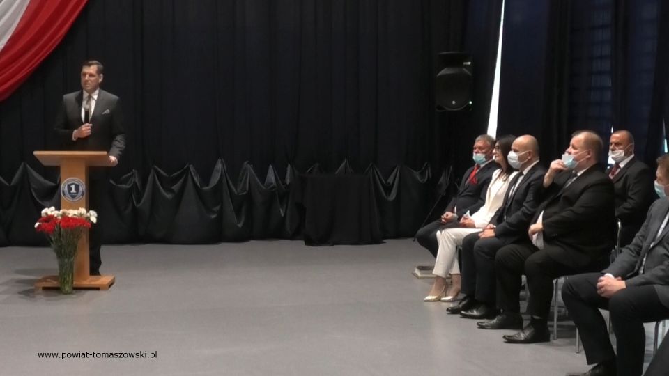 Na zdjęciu: zdjęcie ze spotkania o tematyce „Rozwój oświaty w Powiecie Tomaszowskim”, z udziałem Przemysława Czarnka – Ministra Edukacji i Nauki, które odbyło się 20 września 2021 roku w Zespole Szkół Ponadpodstawowych nr 1 im. Tadeusza Kościuszki w Tomaszowie Mazowieckim