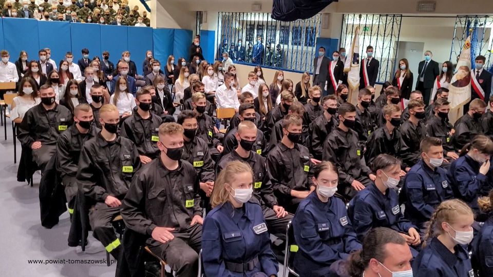 Na zdjęciu: zdjęcie ze spotkania o tematyce „Rozwój oświaty w Powiecie Tomaszowskim”, z udziałem Przemysława Czarnka – Ministra Edukacji i Nauki, które odbyło się 20 września 2021 roku w Zespole Szkół Ponadpodstawowych nr 1 im. Tadeusza Kościuszki w Tomaszowie Mazowieckim