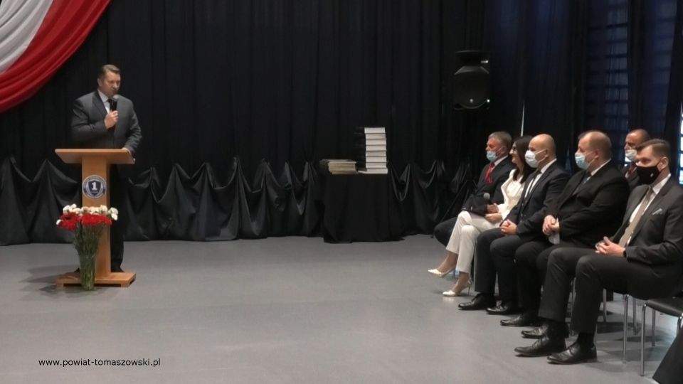 Na zdjęciu: zdjęcie ze spotkania o tematyce „Rozwój oświaty w Powiecie Tomaszowskim”, z udziałem Przemysława Czarnka – Ministra Edukacji i Nauki, które odbyło się 20 września 2021 roku w Zespole Szkół Ponadpodstawowych nr 1 im. Tadeusza Kościuszki w Tomaszowie Mazowieckim