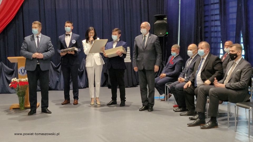 Na zdjęciu: zdjęcie ze spotkania o tematyce „Rozwój oświaty w Powiecie Tomaszowskim”, z udziałem Przemysława Czarnka – Ministra Edukacji i Nauki, które odbyło się 20 września 2021 roku w Zespole Szkół Ponadpodstawowych nr 1 im. Tadeusza Kościuszki w Tomaszowie Mazowieckim