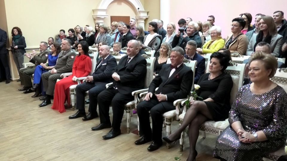 Na zdjęciu: uczestnicy studniówki uczniów klas maturalnych Zespołu Szkół Ponadpodstawowych nr 1 im. Tadeusza Kościuszki w Tomaszowie Mazowieckim, która odbyła się w sobotę, 12 lutego 2022 roku, w Hotelu Górskim w Polichnie Na zdjęciu: uczestnicy studniówki uczniów klas maturalnych Zespołu Szkół Ponadpodstawowych nr 1 im. Tadeusza Kościuszki w Tomaszowie Mazowieckim, która odbyła się w sobotę, 12 lutego 2022 roku, w Hotelu Górskim w Polichnie