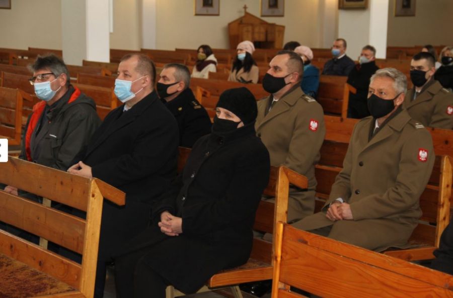 Na zdjęciu: uczestnicy mszy świętej w kościele pw. Najświętszej Marii Panny Królowej Polski w Tomaszowie Mazowieckim podczas obchodów Narodowego Dnia Pamięci Polaków ratujących Żydów pod okupacją niemiecką – Obchody Narodowego Dnia Pamięci Polaków ratujących Żydów pod okupacją niemiecką