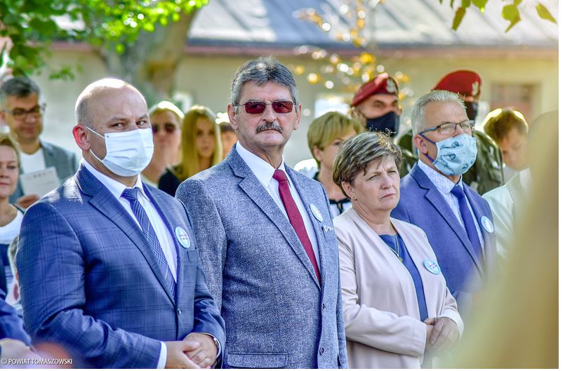 ODSŁONIĘCIE TABLICY UPAMIĘTNIAJĄCEJ KAROLINĘ JUSZCZYKOWSKĄ