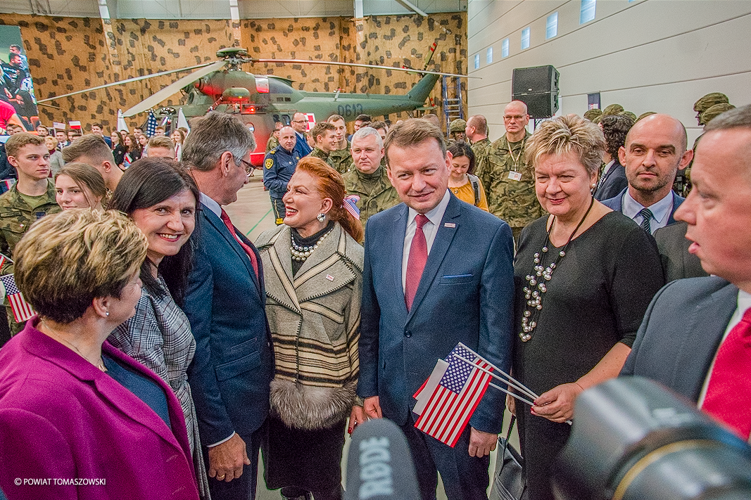 Ambasador USA Georgette Mosbacher w 25. Brygadzie Kawalerii Powietrznej w Tomaszowie Mazowieckim