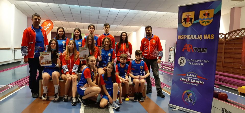Na zdjęciu: zawodnicy Klubu Sportowego PILICA w Tomaszowie Mazowieckim, uczestniczący w XXXV Ogólnopolskim Młodzieżowym Turnieju Kręglarskim o Puchar Wronek Kręglarki Pilicy ponownie z medalami