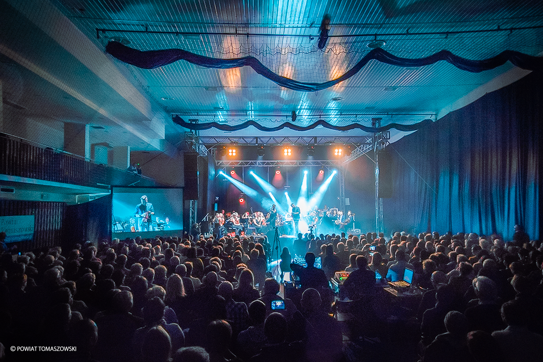 Koncert Noworoczny w wykonaniu Młodzieżowej Orkiestry Symfonicznej "Symfonia Juventus" pod dyrekcją Kamila Wrony Koncert Noworoczny w wykonaniu Młodzieżowej Orkiestry Symfonicznej "Symfonia Juventus" pod dyrekcją Kamila Wrony