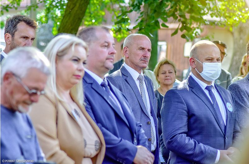 ODSŁONIĘCIE TABLICY UPAMIĘTNIAJĄCEJ KAROLINĘ JUSZCZYKOWSKĄ