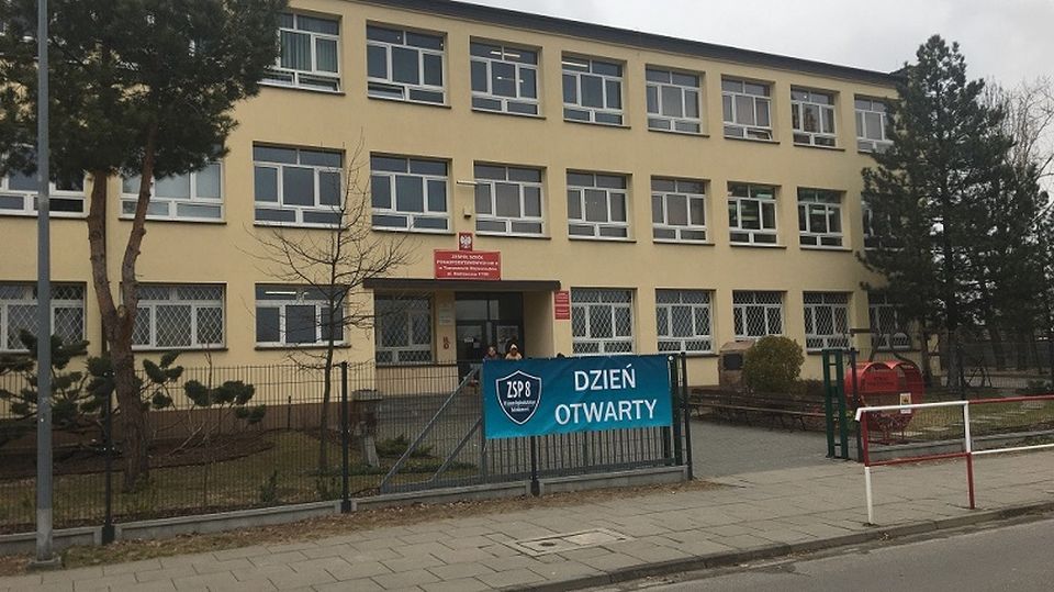 Na zdjęciu: budynek ZSP nr 8 w Tomaszowie Mazowieckim podczas Dnia otwartych drzwi 31 marca 2022
