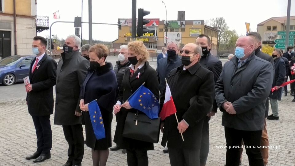 Na zdjęciu: delegacja Koalicji Obywatelskiej w Tomaszowie Mazowieckim, podczas składania kwiatów pod pomnikiem Tadeusza Kościuszki w 230. rocznicę uchwalenia Konstytucji 3 Maja
