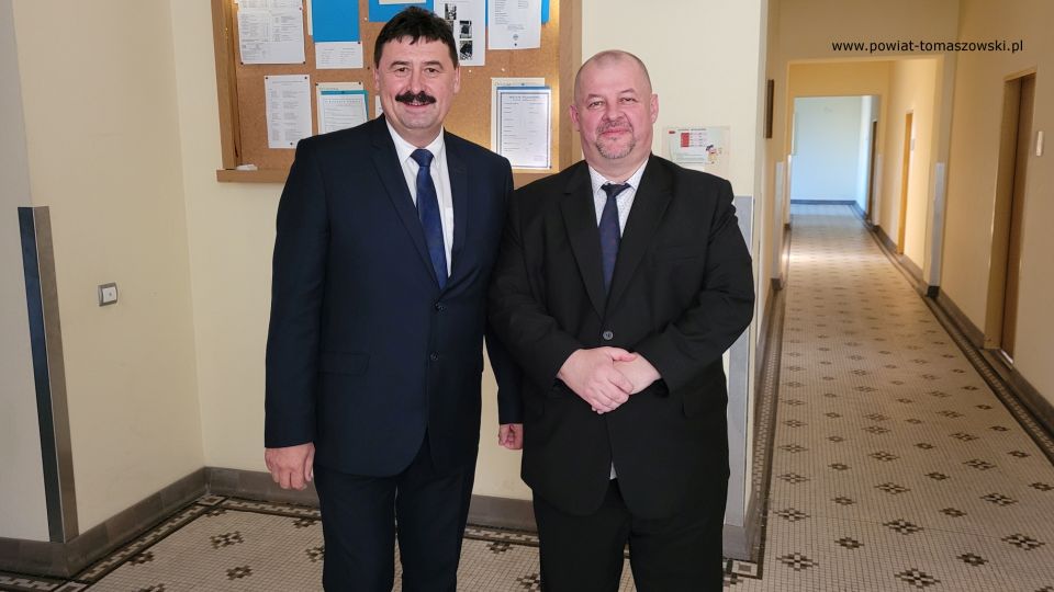 Na zdjęciu: od lewej: Ryszard Bartosik - sekretarz stanu w Ministerstwie Rolnictwa i Rozwoju Wsi, Mariusz Węgrzynowski – Starosta Powiatu Tomaszowskiego, podczas obchodów 40-lecia utworzenia NSZZ Solidarność Rolników Indywidualnych Województwa Łódzkiego, które odbyły się w Łodzi, w niedzielę, 26 września 2021 roku