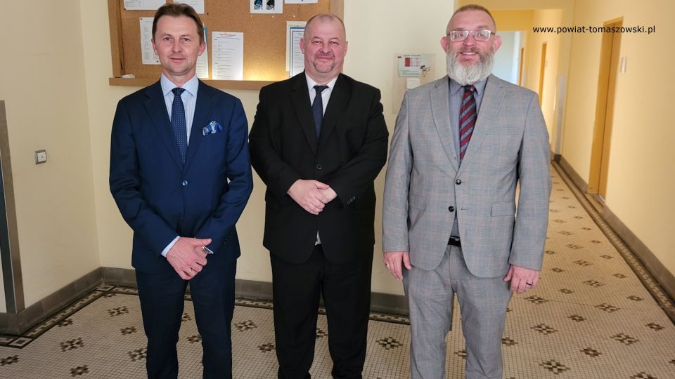 Na zdjęciu: od lewej: Marcin Baranowski – Starosta Powiatu Opoczyńskiego, Mariusz Węgrzynowski – Starosta Powiatu Tomaszowskiego, Marcin Kosiorek – Starosta Powiatu Łowickiego, podczas obchodów 40-lecia utworzenia NSZZ Solidarność Rolników Indywidualnych Województwa Łódzkiego, które odbyły się w Łodzi, w niedzielę, 26 września 2021 roku