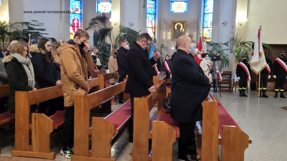 Zdjęcie z mszy świętej, która odbyła się 13 grudnia 2021 roku, w 40. Rocznicę wprowadzenia w naszym kraju stanu wojennego, w kościele pw. Świętej Jadwigi Królowej w Tomaszowie Mazowieckim