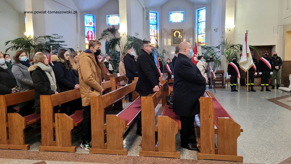 Zdjęcie z mszy świętej, która odbyła się 13 grudnia 2021 roku, w 40. Rocznicę wprowadzenia w naszym kraju stanu wojennego, w kościele pw. Świętej Jadwigi Królowej w Tomaszowie Mazowieckim