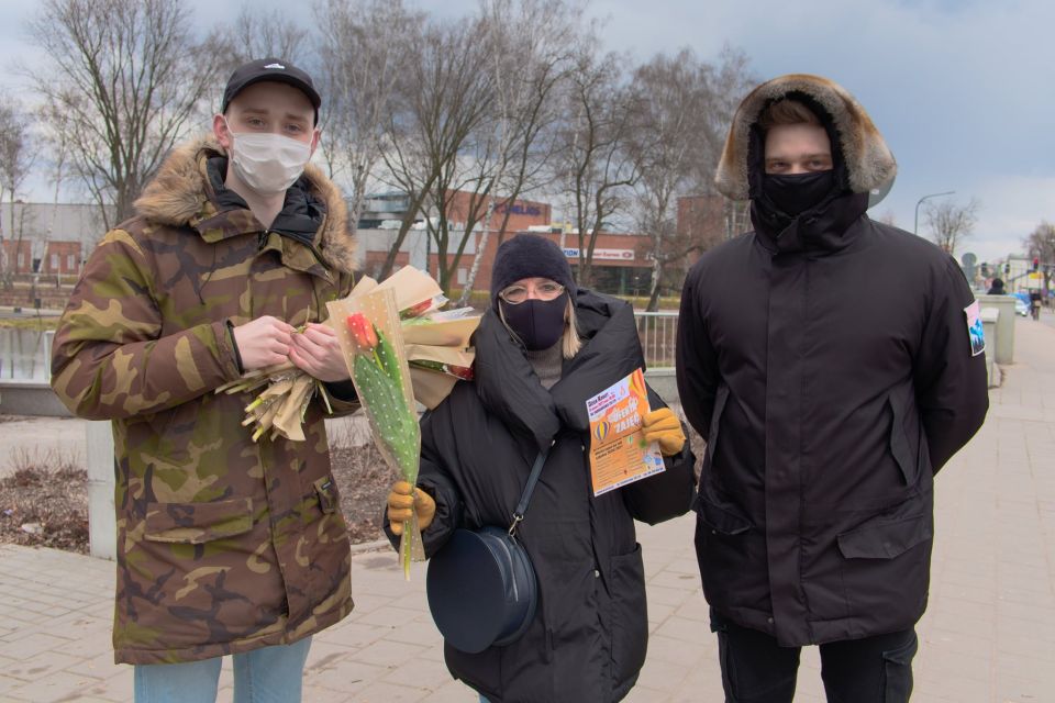 Najlepsze życzenia dla Pań od Powiatowego Centrum Animacji Społecznej