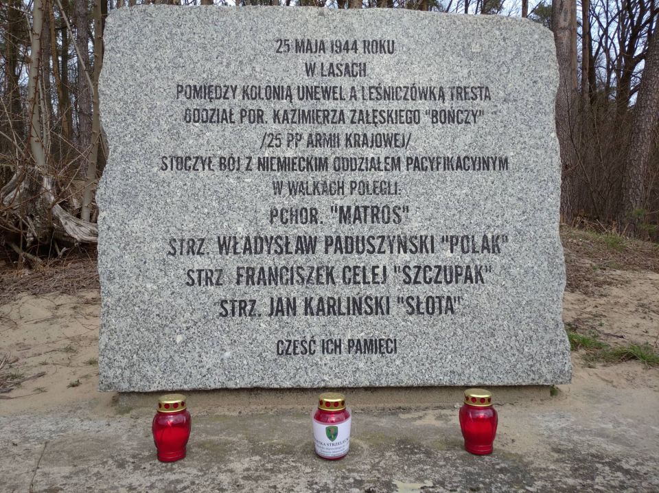 Na zdjęciu: miejsce pamięci narodowej uporządkowane przez Strzelców z Jednostki Strzeleckiej 1002 w Tomaszowie Mazowieckim