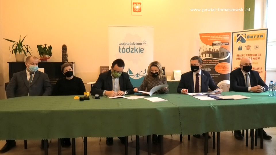 Podpisana umowa na termomodernizację budynku Publicznej Szkoły Podstawowej w Brzustowie
