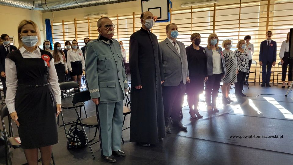 Na zdjęciu: zdjęcie z obchodów Święta Niepodległości w Zespole Szkół Ponadpodstawowych nr  6 im. Stanisława Wyspiańskiego w Tomaszowie Mazowieckim, które odbyły się we wtorek, 10 listopada 2021 roku